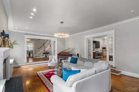 Living - 1330 Observatory Dr, Cincinnati, OH 45208 photo 3 of 6