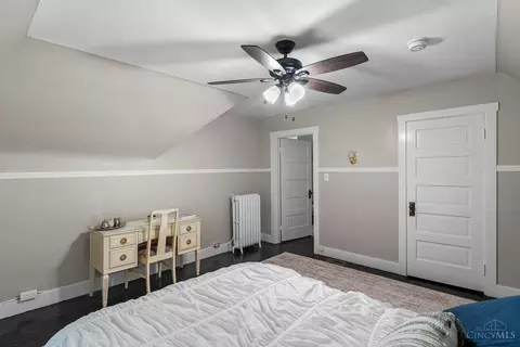 Bedroom - 1330 Observatory Dr, Cincinnati, OH 45208 photo 10 of 10
