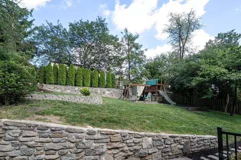 Exterior - 1330 Observatory Dr, Cincinnati, OH 45208 photo 21 of 23
