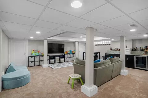 Living - 1330 Observatory Dr, Cincinnati, OH 45208 photo 6 of 6