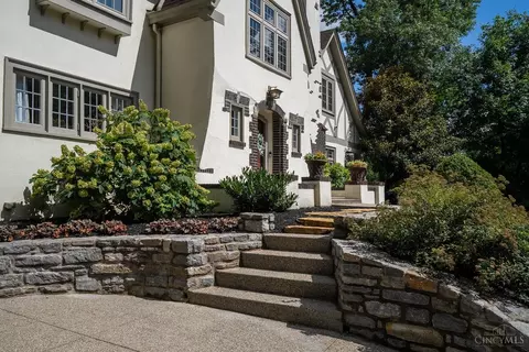 Exterior - 1330 Observatory Dr, Cincinnati, OH 45208 photo 5 of 23