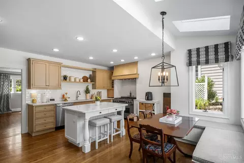 Kitchen - 1330 Observatory Dr, Cincinnati, OH 45208 photo 2 of 5