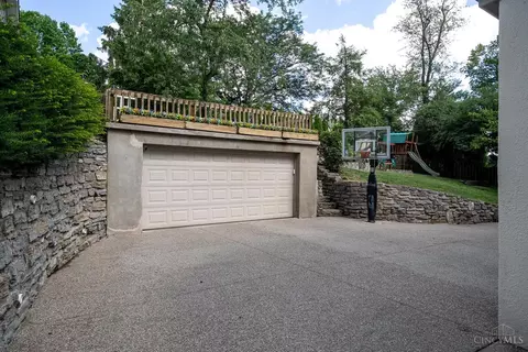 Exterior - 1330 Observatory Dr, Cincinnati, OH 45208 photo 19 of 23