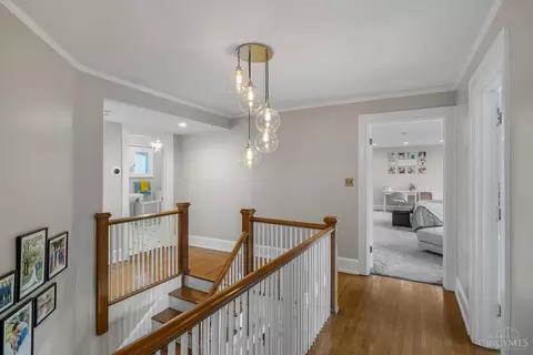Entry Way - 1330 Observatory Dr, Cincinnati, OH 45208 photo 8 of 11