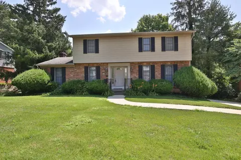 798 Carini Ln, Greenhills, OH 45218