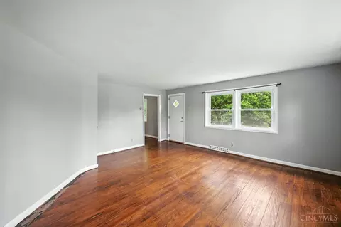 Living - 578 Fleming Rd, Cincinnati, OH 45231 photo 1 of 3