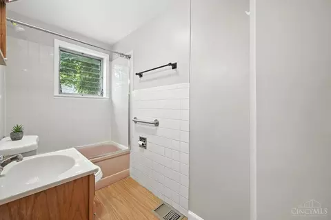 Bath - 578 Fleming Rd, Cincinnati, OH 45231 photo 2 of 2