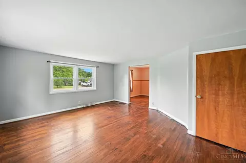 Living - 578 Fleming Rd, Cincinnati, OH 45231 photo 3 of 3