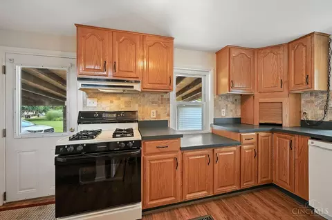 Kitchen - 578 Fleming Rd, Cincinnati, OH 45231 photo 1 of 3