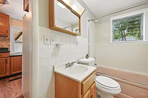 Bath - 578 Fleming Rd, Cincinnati, OH 45231 photo 1 of 2