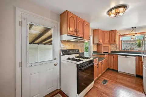Kitchen - 578 Fleming Rd, Cincinnati, OH 45231 photo 2 of 3