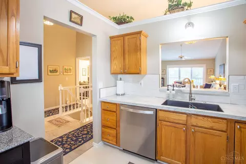 5453 Hanover Cir, Cincinnati, OH 45230 photo 7