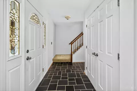 Entry Way - 2724 Bentley Ct, Cincinnati, OH 45244 photo 2 of 4