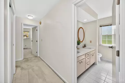 Entry Way - 2724 Bentley Ct, Cincinnati, OH 45244 photo 4 of 4