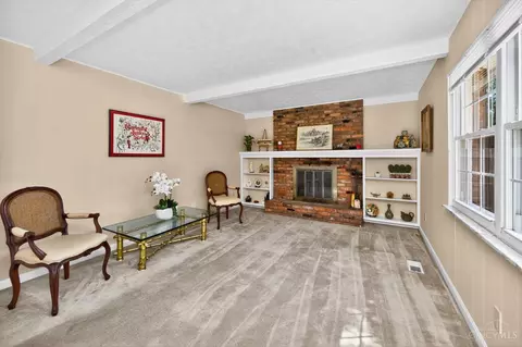Living - 2724 Bentley Ct, Cincinnati, OH 45244 photo 2 of 4