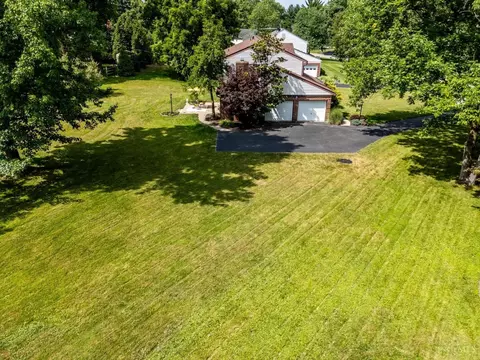 Exterior - 2724 Bentley Ct, Cincinnati, OH 45244 photo 6 of 15