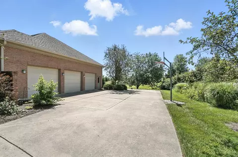 Exterior - 4994 Maxwell Dr, Mason, OH 45040 photo 2 of 8