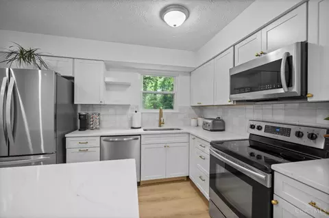 Kitchen - 3800 Spring Mill Way, Maineville, OH 45039 photo 3 of 3