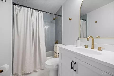 Bath - 3800 Spring Mill Way, Maineville, OH 45039 photo 3 of 3