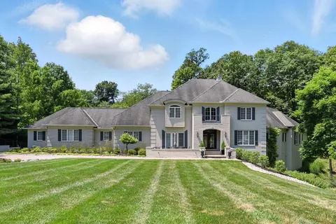 894 Winding River Blvd, Hamilton Township, OH 45039