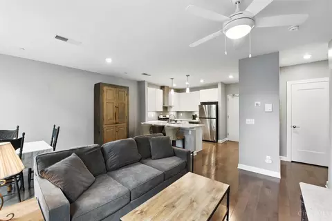 Living - 116 Fifteenth St, Cincinnati, OH 45202 photo 1 of 4