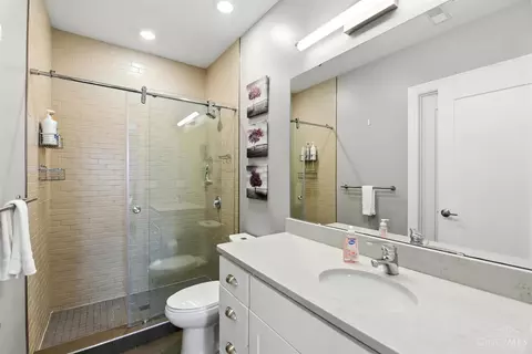 Bath - 116 Fifteenth St, Cincinnati, OH 45202 photo 1 of 1