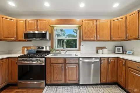Kitchen - 3129 Troy Ave, Cincinnati, OH 45213 photo 2 of 5