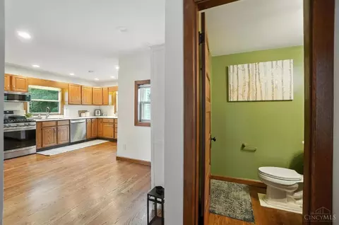 Entry Way - 3129 Troy Ave, Cincinnati, OH 45213 photo 6 of 9