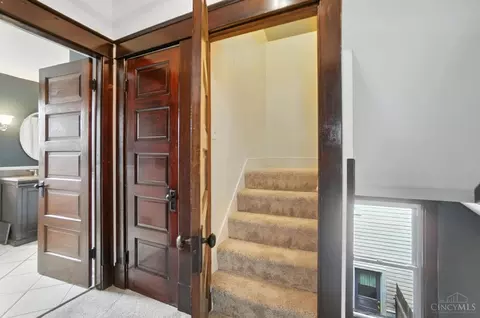 Entry Way - 3129 Troy Ave, Cincinnati, OH 45213 photo 8 of 9