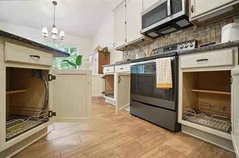 Kitchen - 6287 Binley Woods, Morrow, OH 45152 photo 7 of 7