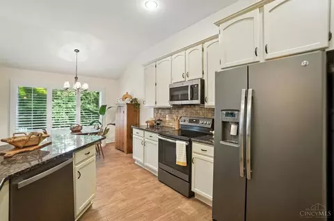 Kitchen - 6287 Binley Woods, Morrow, OH 45152 photo 4 of 7