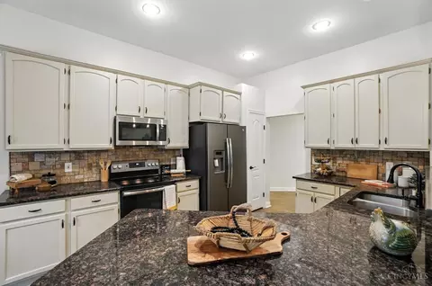 Kitchen - 6287 Binley Woods, Morrow, OH 45152 photo 5 of 7