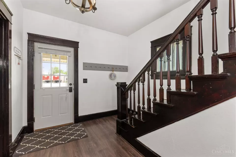 Entry Way - 122 Fairview Ave, Sardinia, OH 45171 photo 2 of 6