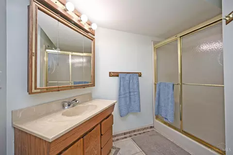 Bath - 2834 Deerhaven Dr, Cincinnati, OH 45244 photo 6 of 6