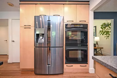 Kitchen - 2834 Deerhaven Dr, Cincinnati, OH 45244 photo 6 of 7
