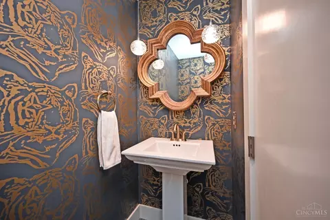 Bath - 2834 Deerhaven Dr, Cincinnati, OH 45244 photo 1 of 6