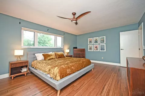 Bedroom - 2834 Deerhaven Dr, Cincinnati, OH 45244 photo 2 of 8