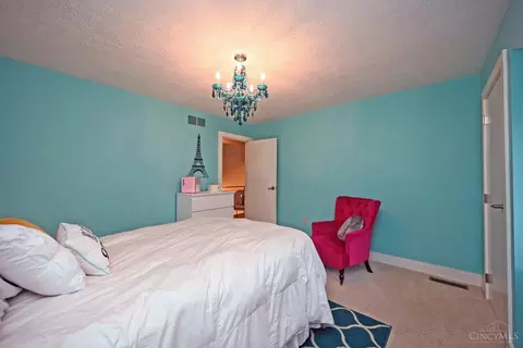 Bedroom - 2834 Deerhaven Dr, Cincinnati, OH 45244 photo 6 of 8