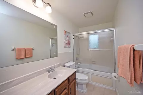 Bath - 2834 Deerhaven Dr, Cincinnati, OH 45244 photo 5 of 6