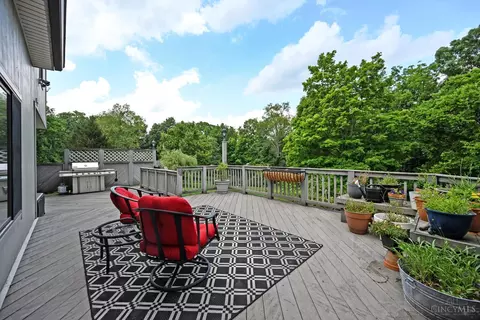 Exterior - 2834 Deerhaven Dr, Cincinnati, OH 45244 photo 8 of 19