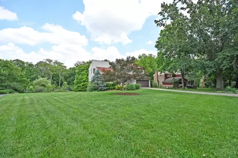 Exterior - 2834 Deerhaven Dr, Cincinnati, OH 45244 photo 2 of 19