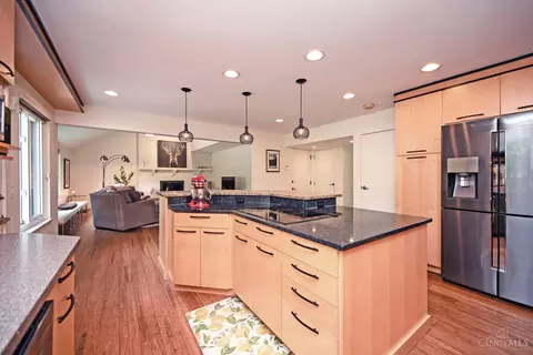 Kitchen - 2834 Deerhaven Dr, Cincinnati, OH 45244 photo 5 of 7
