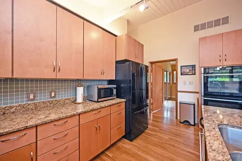 Kitchen - 5518 Mapleridge Dr, Cincinnati, OH 45227 photo 7 of 8