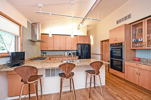 Kitchen - 5518 Mapleridge Dr, Cincinnati, OH 45227 photo 4 of 8