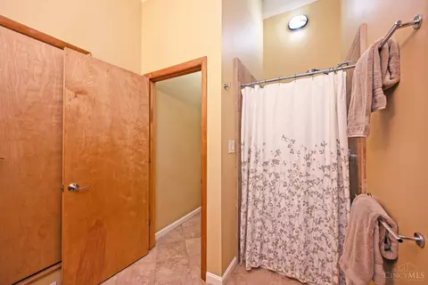 Bath - 5518 Mapleridge Dr, Cincinnati, OH 45227 photo 2 of 6