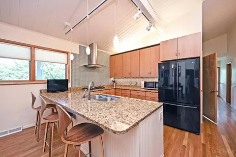 Kitchen - 5518 Mapleridge Dr, Cincinnati, OH 45227 photo 3 of 8