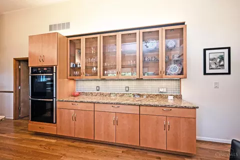 Kitchen - 5518 Mapleridge Dr, Cincinnati, OH 45227 photo 6 of 8