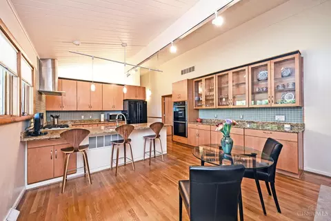 Kitchen - 5518 Mapleridge Dr, Cincinnati, OH 45227 photo 5 of 8