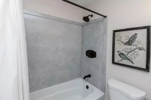 Bath - 601 Comet Dr, Cincinnati, OH 45244 photo 1 of 2