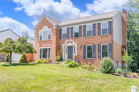 7895 Surreywood Dr, North Bend, OH 45052
